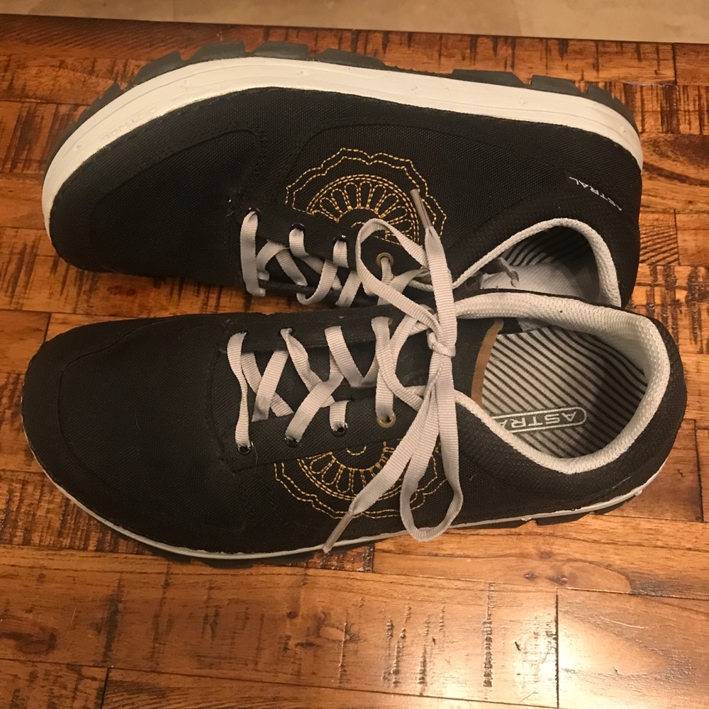 Astral water shoes